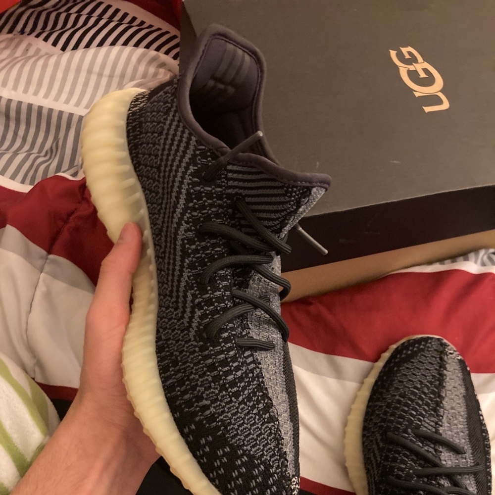 Yeezy 350 carbons,lightly used no stains or holes,size 9.5